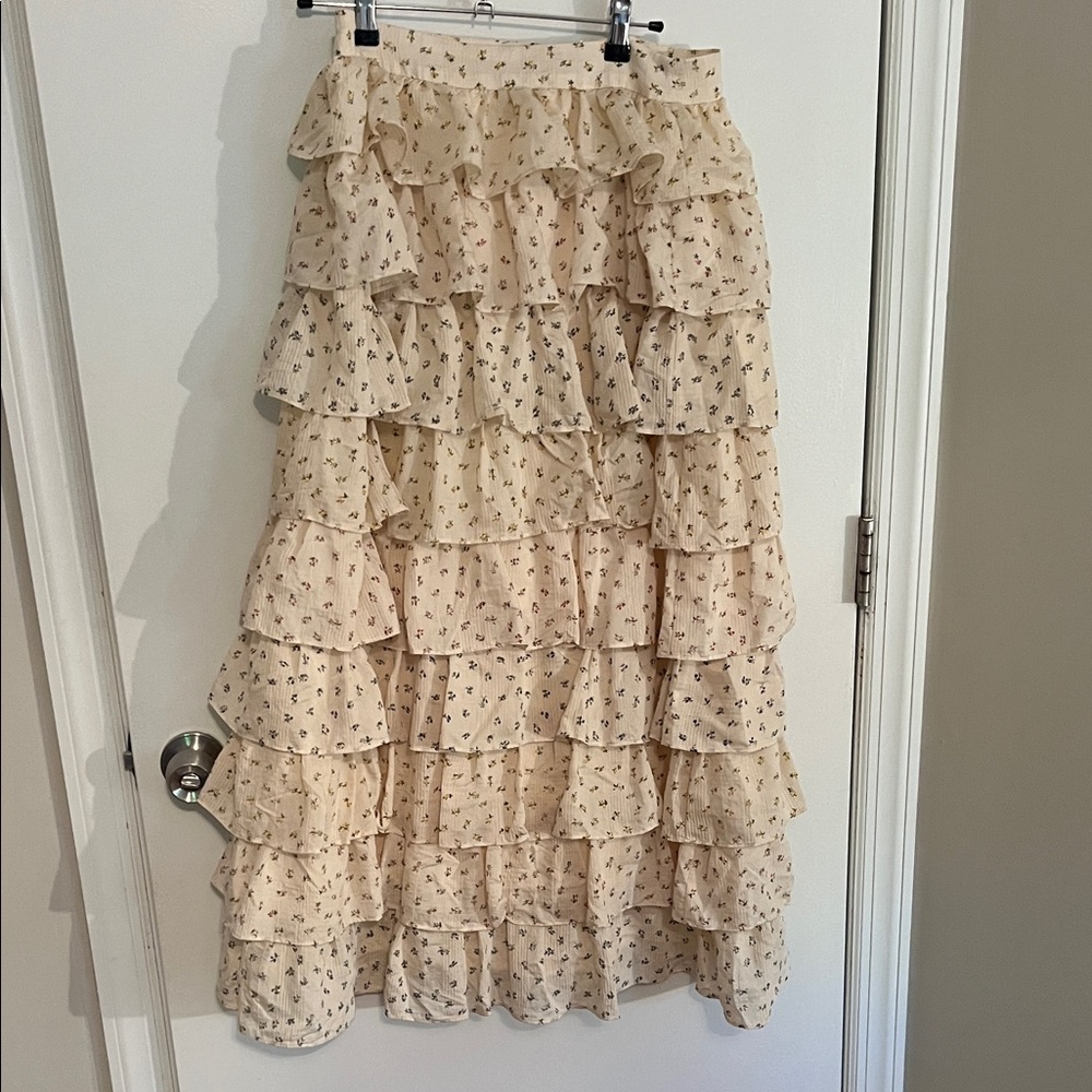 Chic Cream Floral Tiered Maxi Skirt